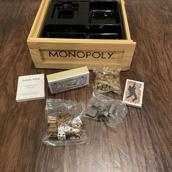 Indiana Jones Monopoly wooden storage box game set - Picture 3 of 6